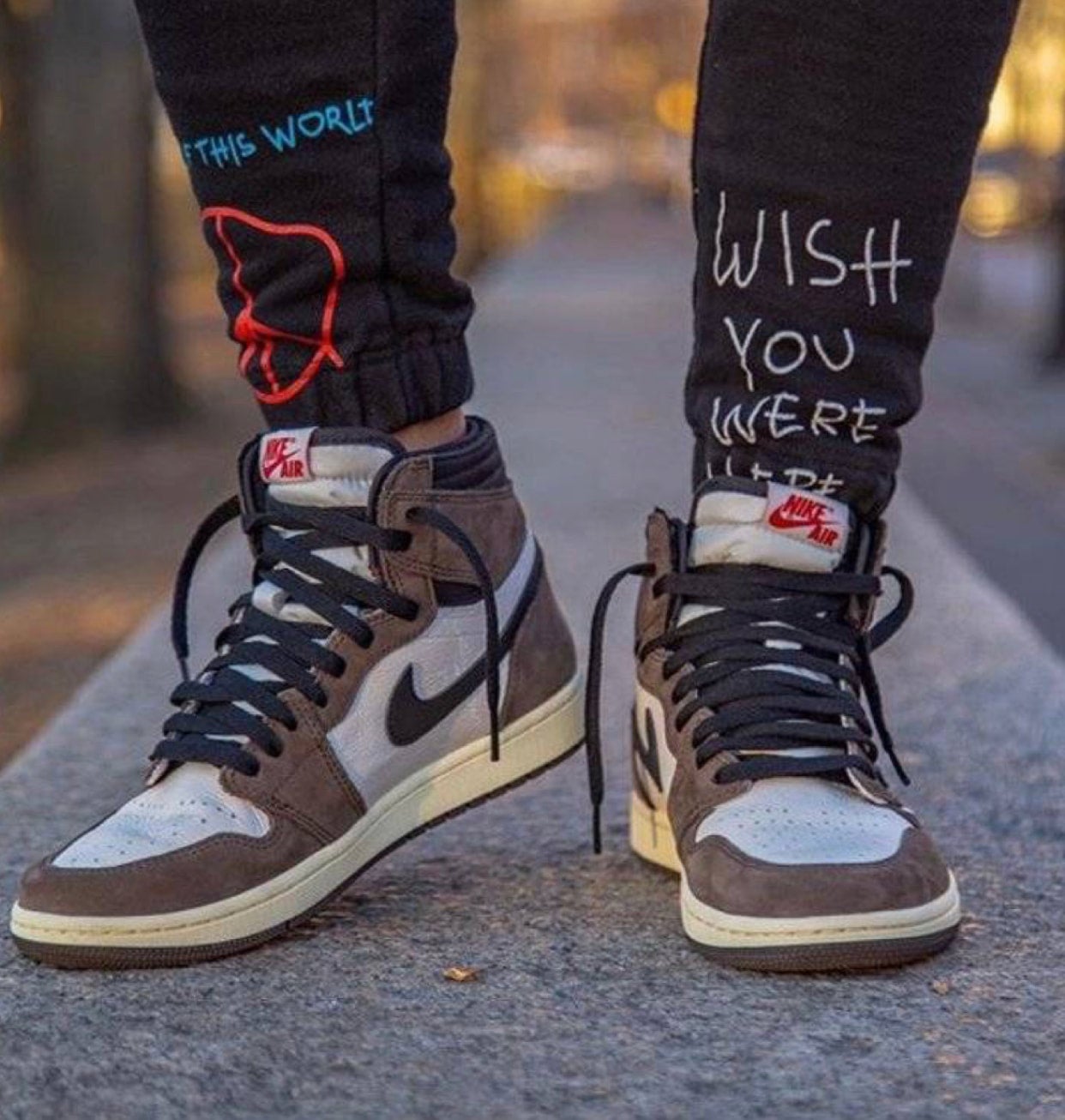 Travis Scott x Air Jordan 1 Retro High OG 'Mocha' | KICKS4US